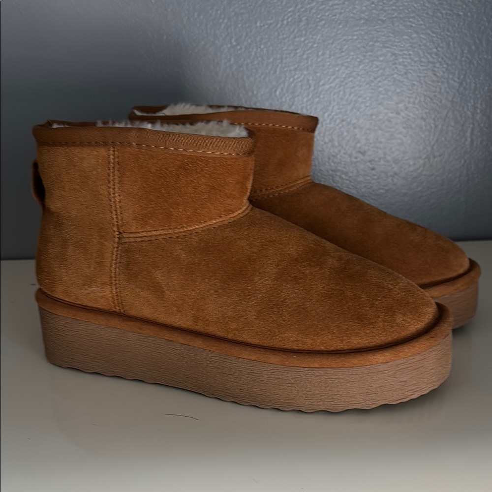 Women's STEVE MADDEN Tan Suede Ankle Boots